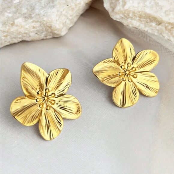 Bohemian flower stud earrings A680 - Picture 2 of 5